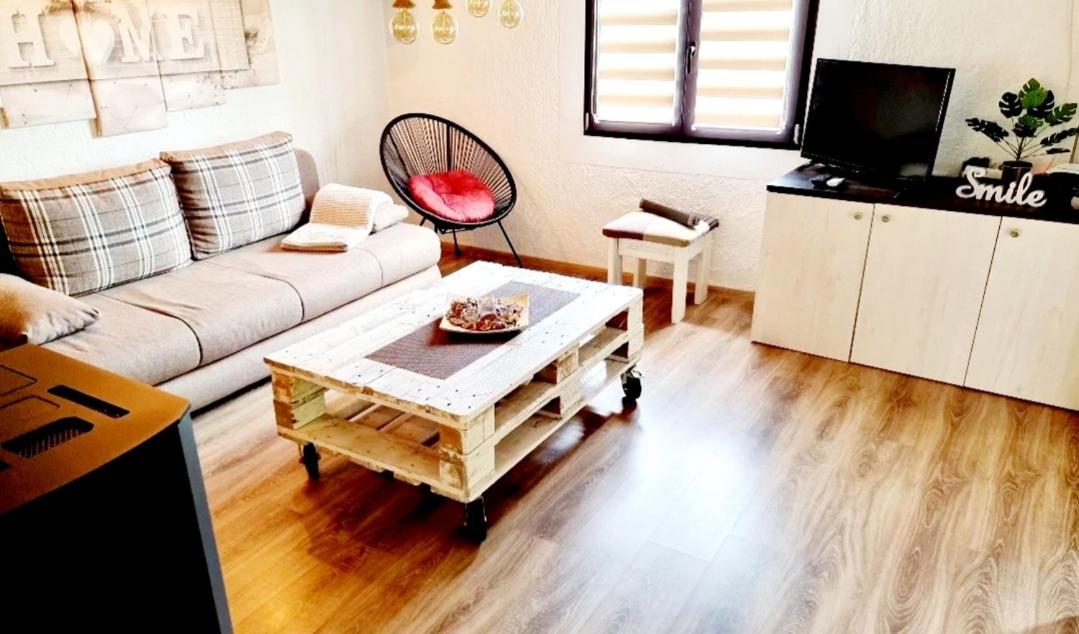 Apartment Kuca Za Odmor Malia: Retreat With Attraction Perks Thurdevac